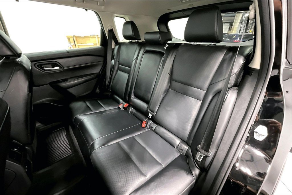 Used 2024 Nissan Rogue SV w/ SV Premium Package FWD image 32