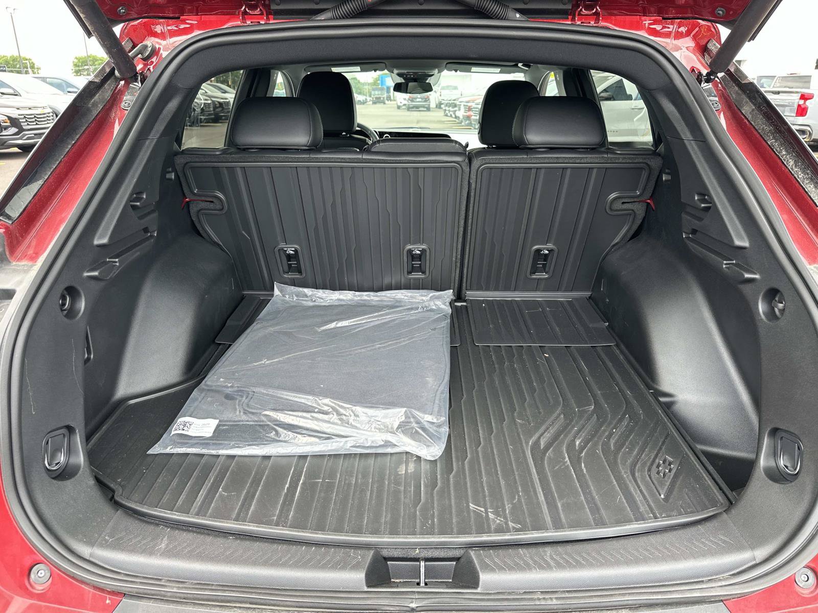 Used 2026 Chevrolet Equinox EV LT FWD image 9