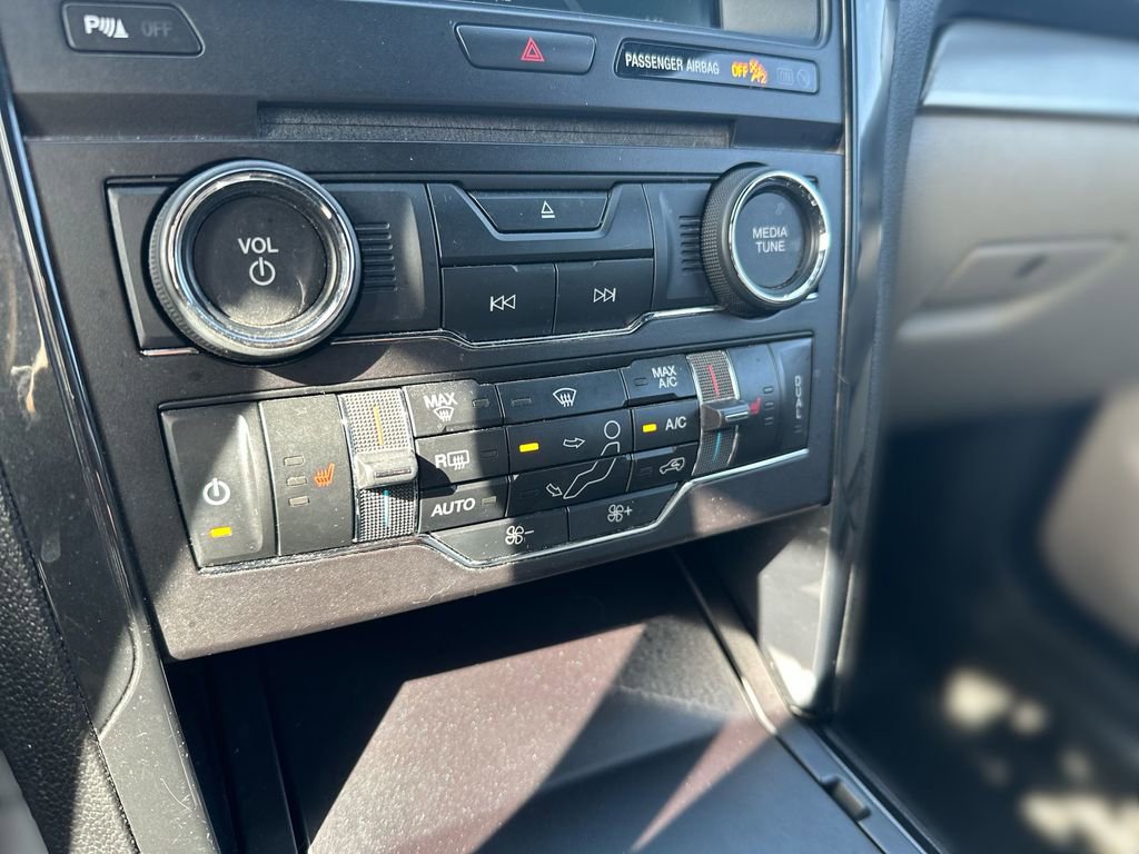 Used 2018 Ford Explorer XLT w/ Equipment Group 202A image 16