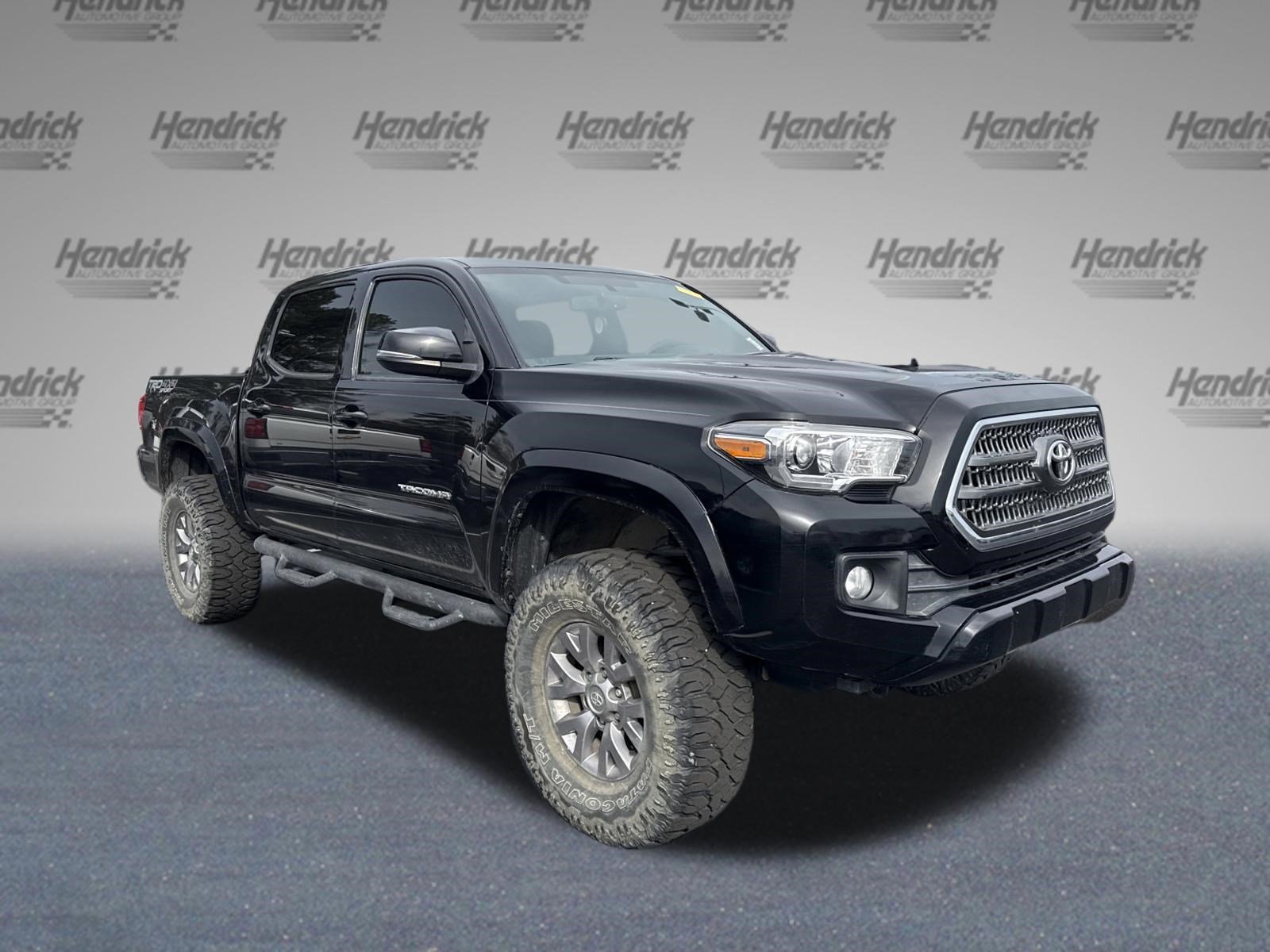 Used 2016 Toyota Tacoma TRD Sport w/ Towing Package image 2