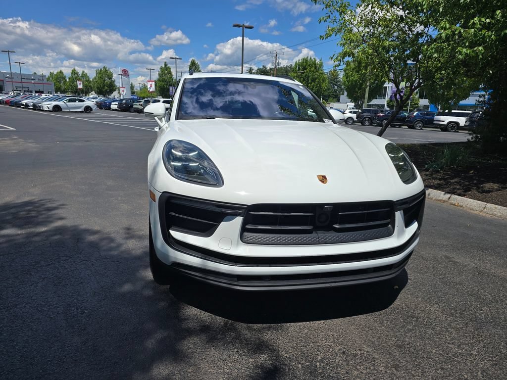 Used 2023 Porsche Macan AWD/4WD image 10