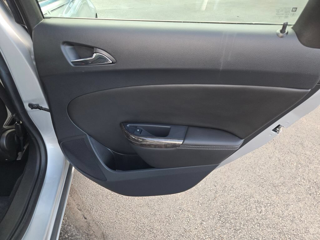 Used 2013 Buick Verano Leather FWD image 10