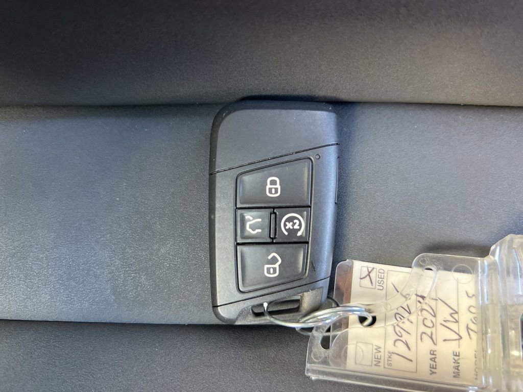 Used 2024 Volkswagen Taos SE image 29