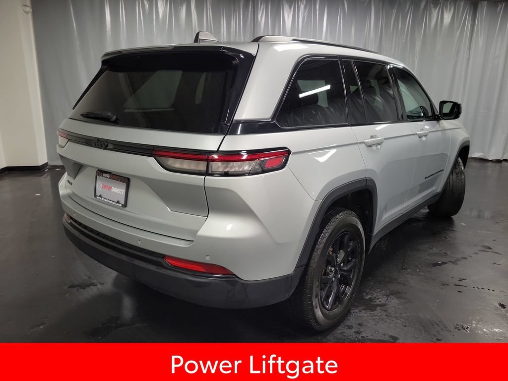 Used 2025 Jeep Grand Cherokee Altitude AWD/4WD image 8