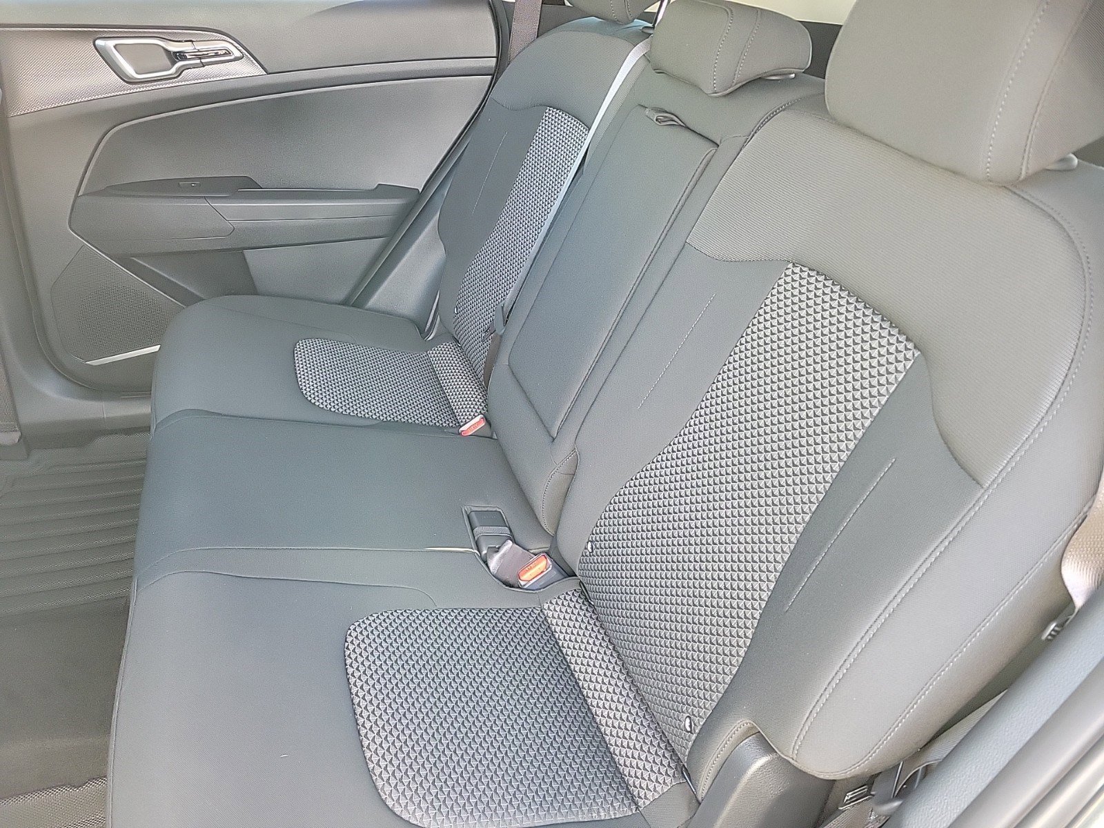 New 2025 Kia Sportage LX FWD image 6