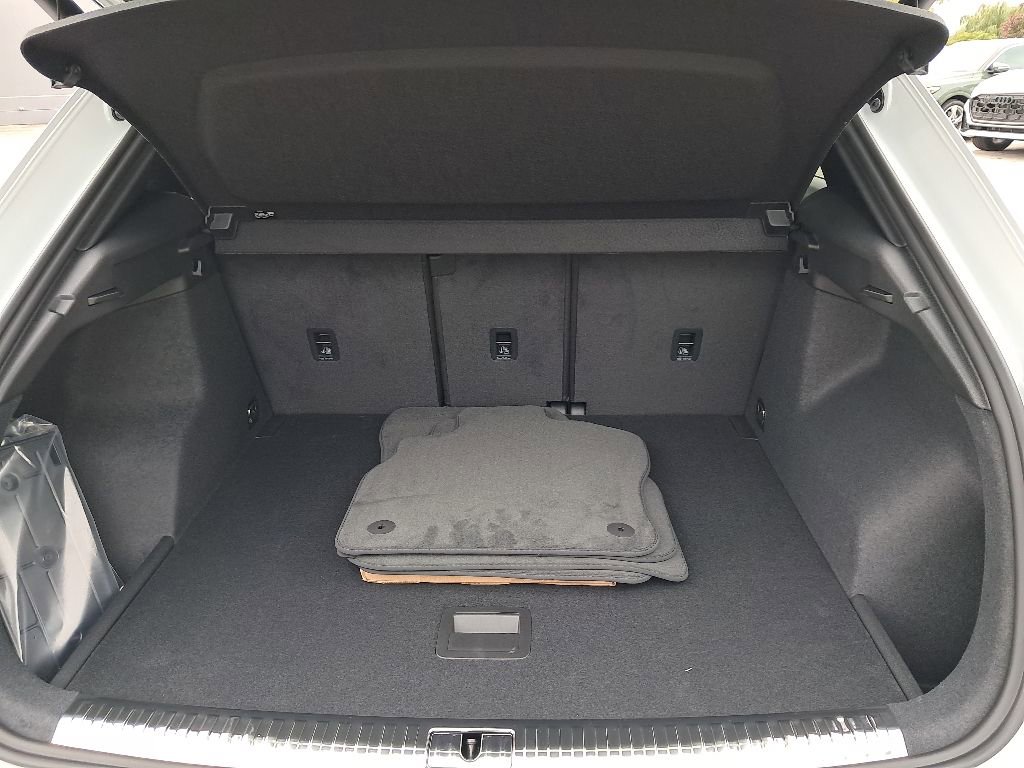 New 2025 Audi Q3 2.0T Premium image 35