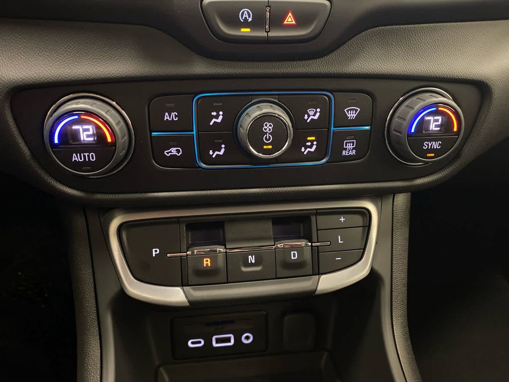 Used 2024 GMC Terrain SLT image 20