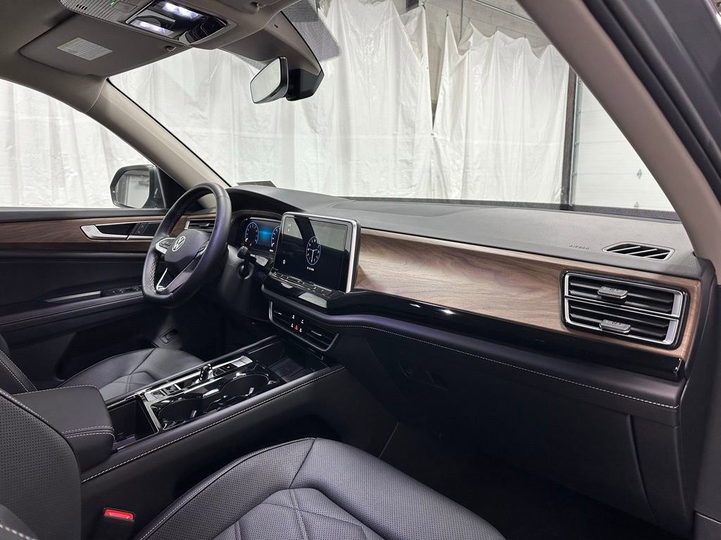 Used 2025 Volkswagen Atlas SE image 66
