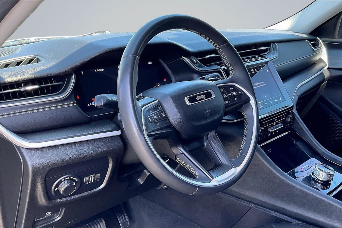 Used 2023 Jeep Grand Cherokee L Laredo w/ Luxury Tech Group I RWD image 14