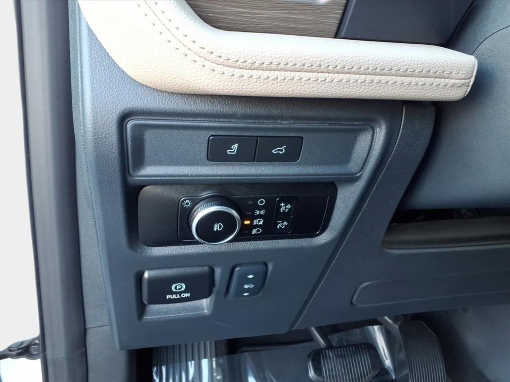 Used 2024 Ford Expedition Limited image 27