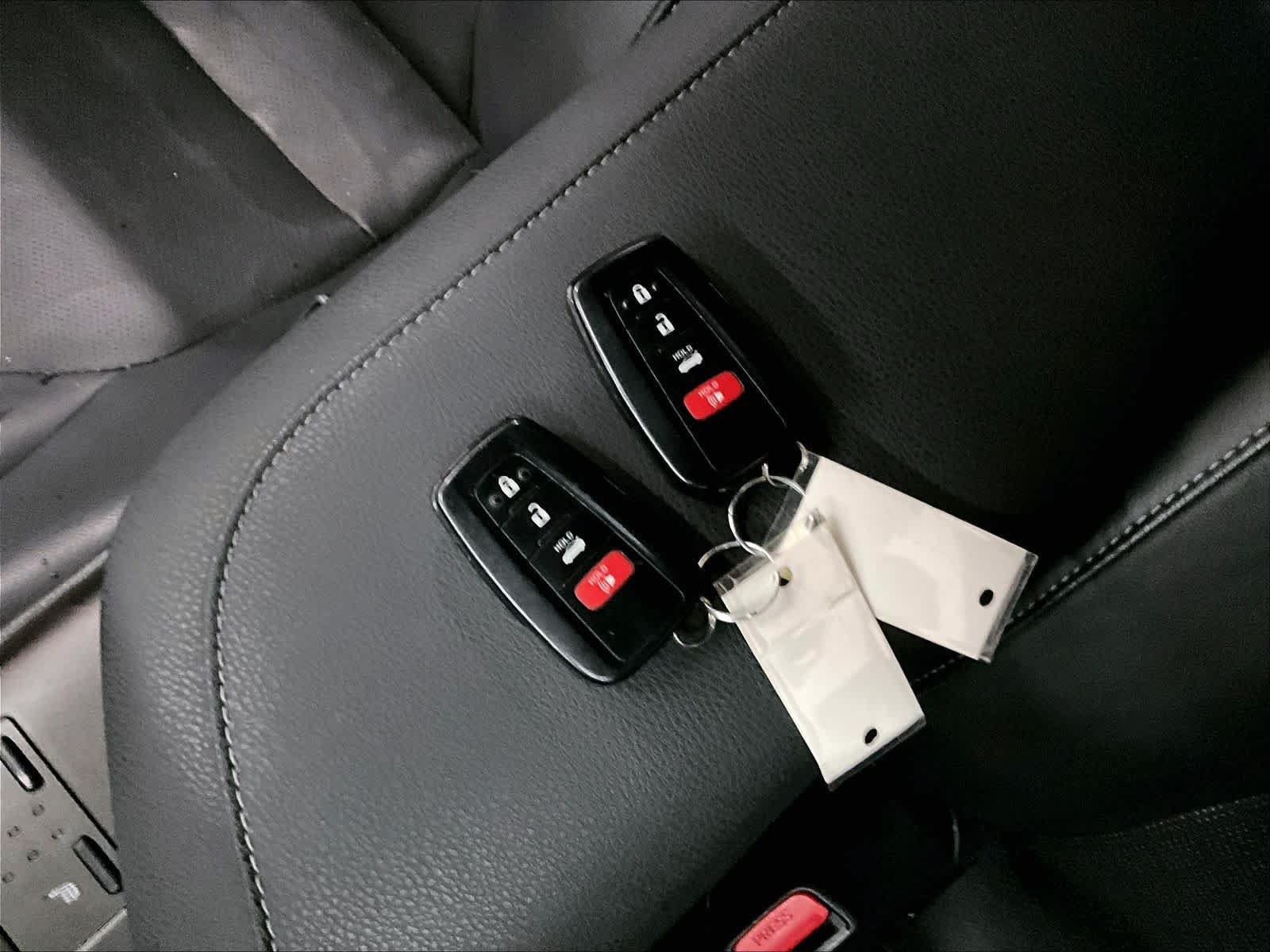 Used 2022 Toyota Camry XSE FWD image 13