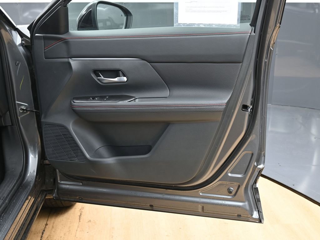 Used 2025 Nissan Kicks SR image 34