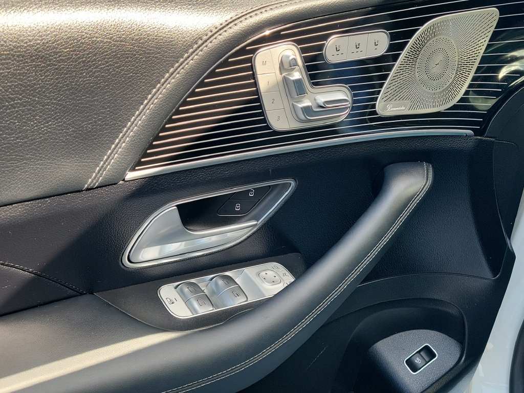 Used 2025 Mercedes-Benz GLS 580 4MATIC image 25