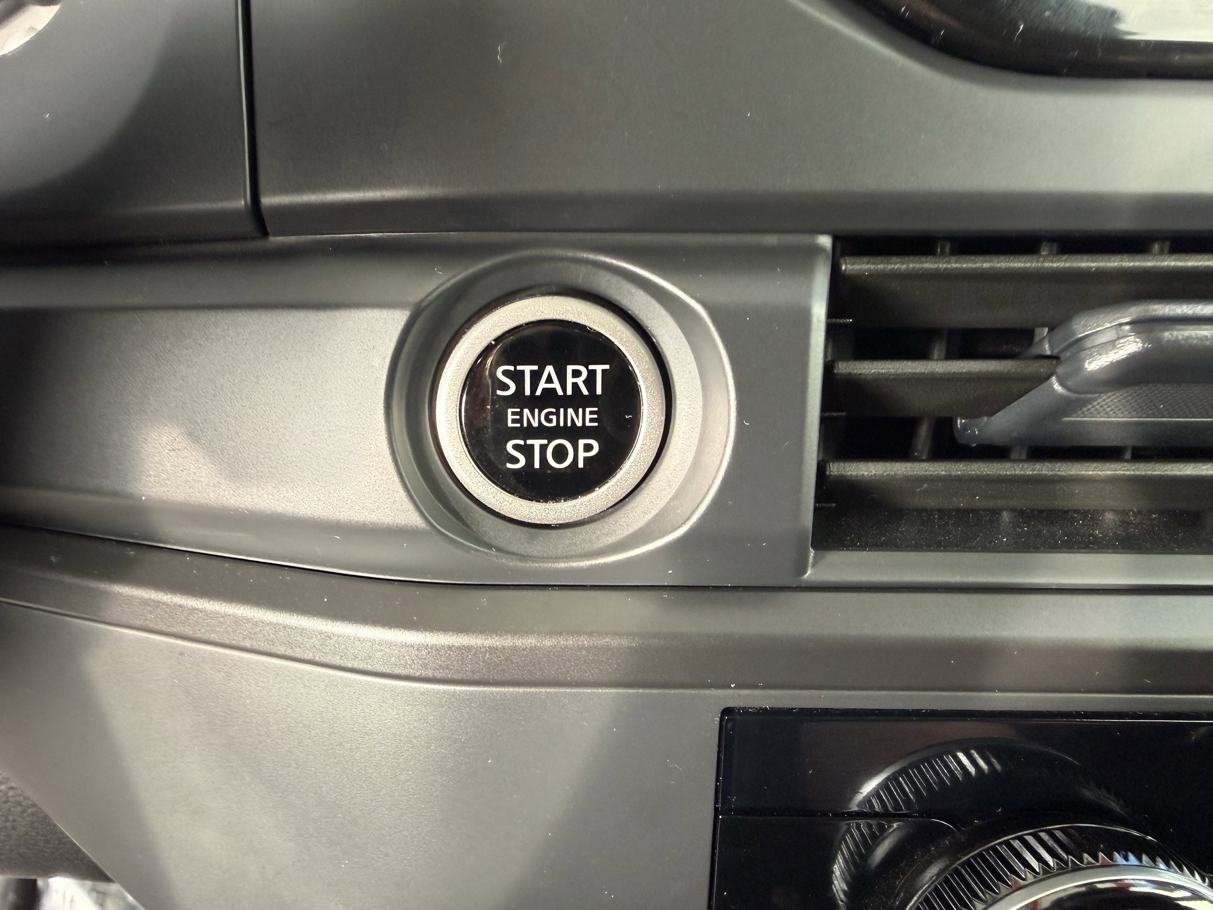 Used 2024 Nissan Pathfinder S image 15