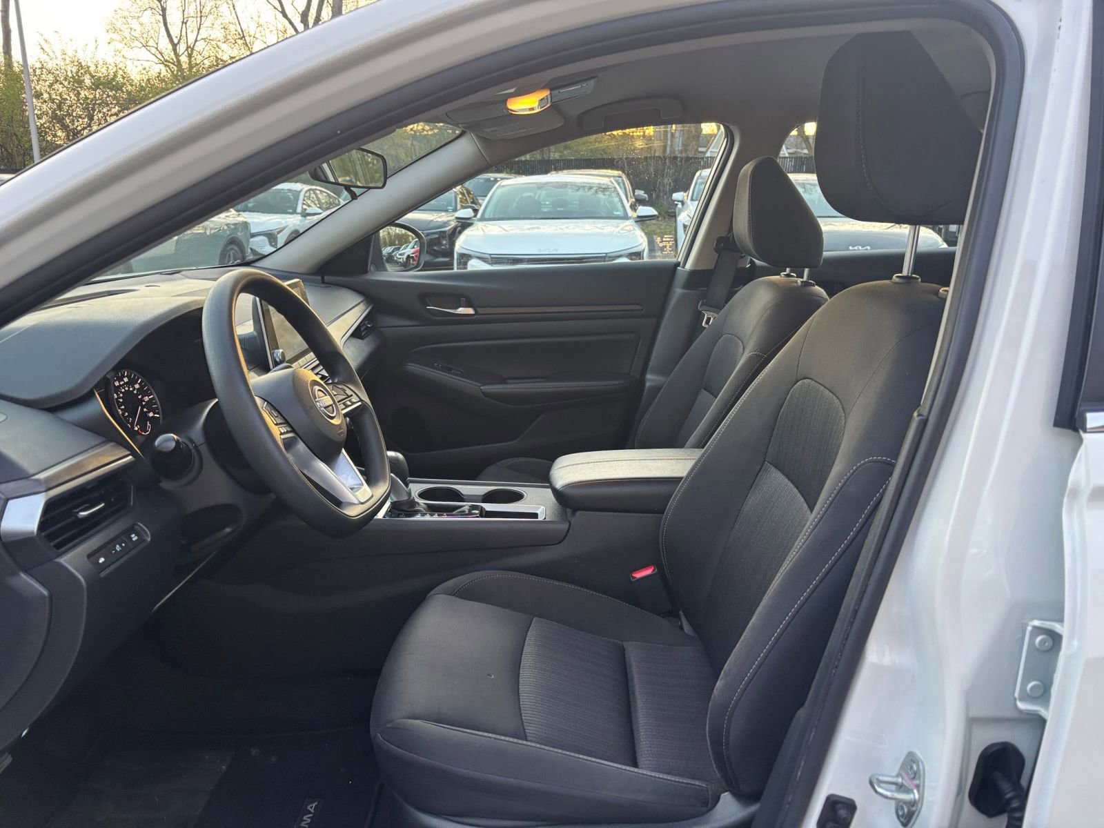 Used 2025 Nissan Altima 2.5 SV image 25