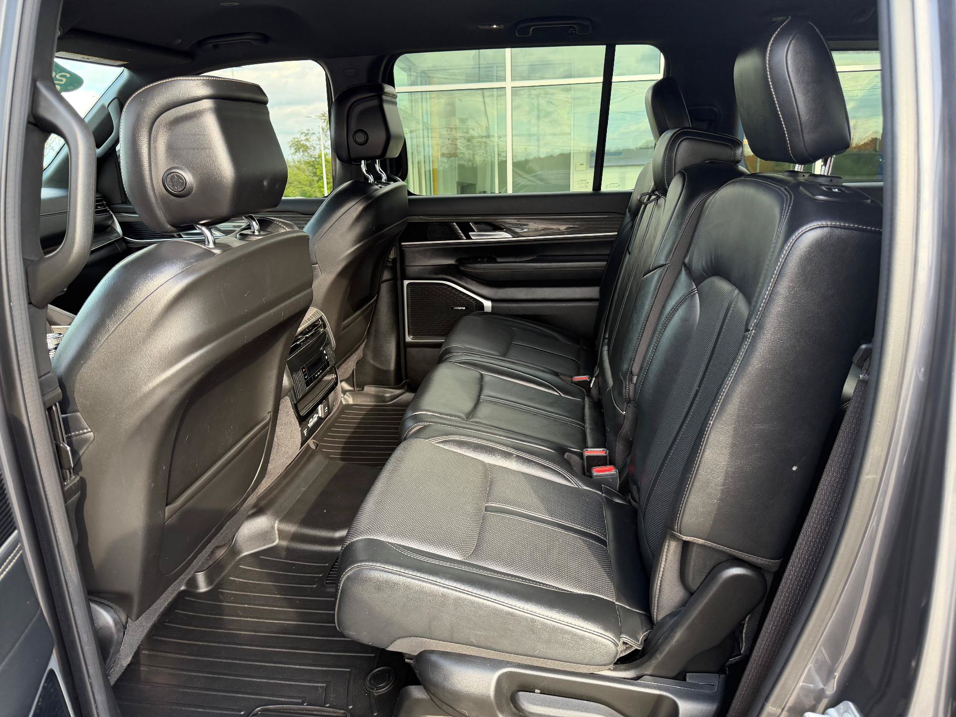 Used 2022 Jeep Wagoneer Series II AWD/4WD image 19