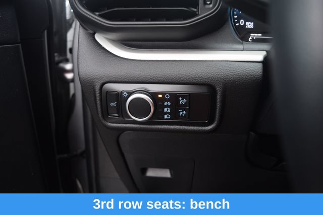Used 2023 Ford Explorer XLT AWD/4WD image 7