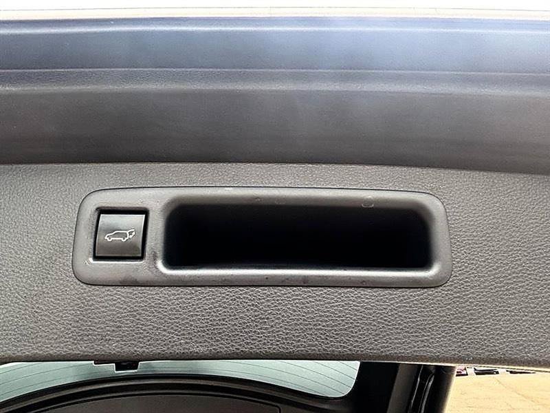 Used 2023 Toyota Highlander LE FWD image 44