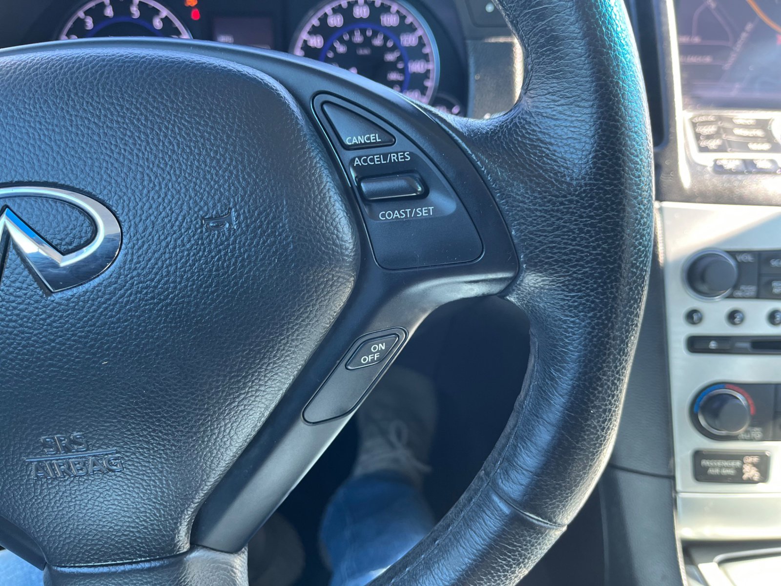 Used 2011 INFINITI G37 w/ Premium Pkg image 24