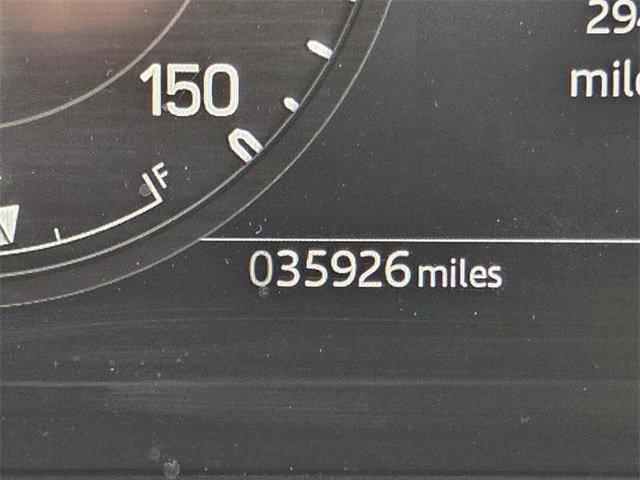 Used 2025 Land Rover Defender 110 S image 28