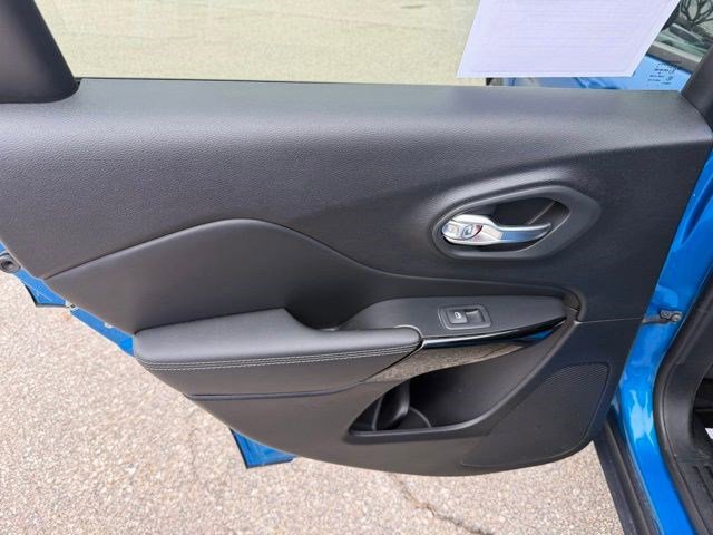 Used 2023 Jeep Cherokee Altitude Lux image 13