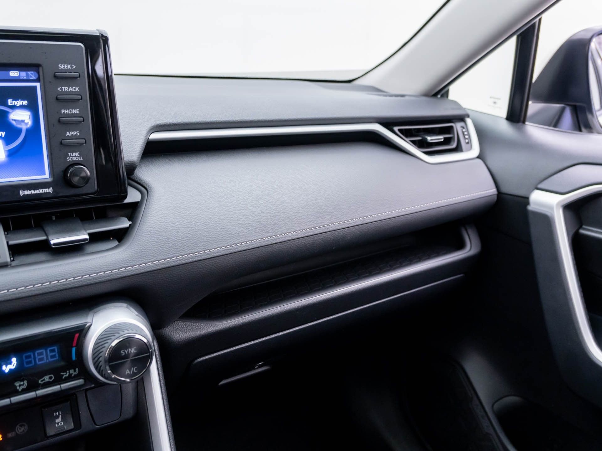 Used 2022 Toyota RAV4 XLE Premium AWD/4WD image 29