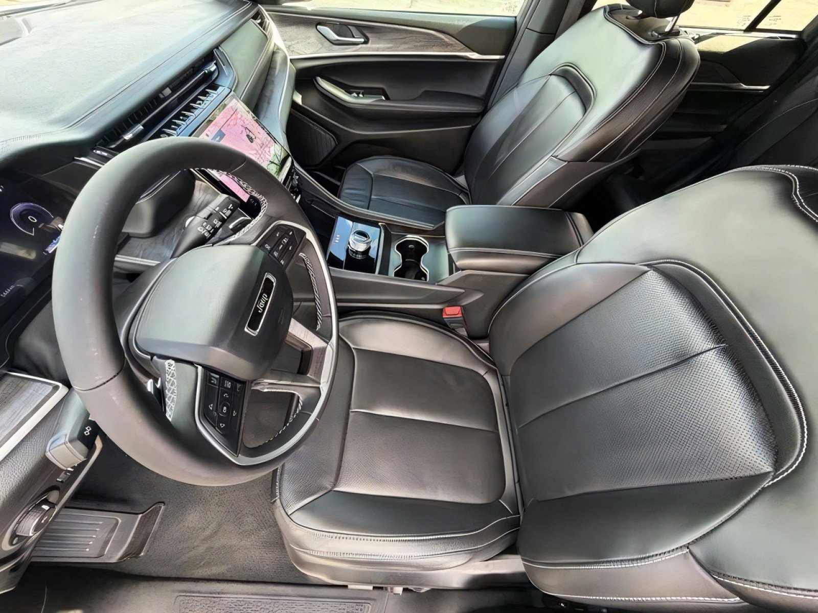 Used 2025 Jeep Grand Cherokee Limited w/ Luxury Tech Group II RWD image 14