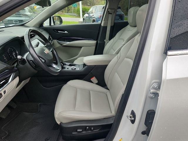 Used 2023 Cadillac XT4 Luxury w/ Cold Weather Package FWD image 13