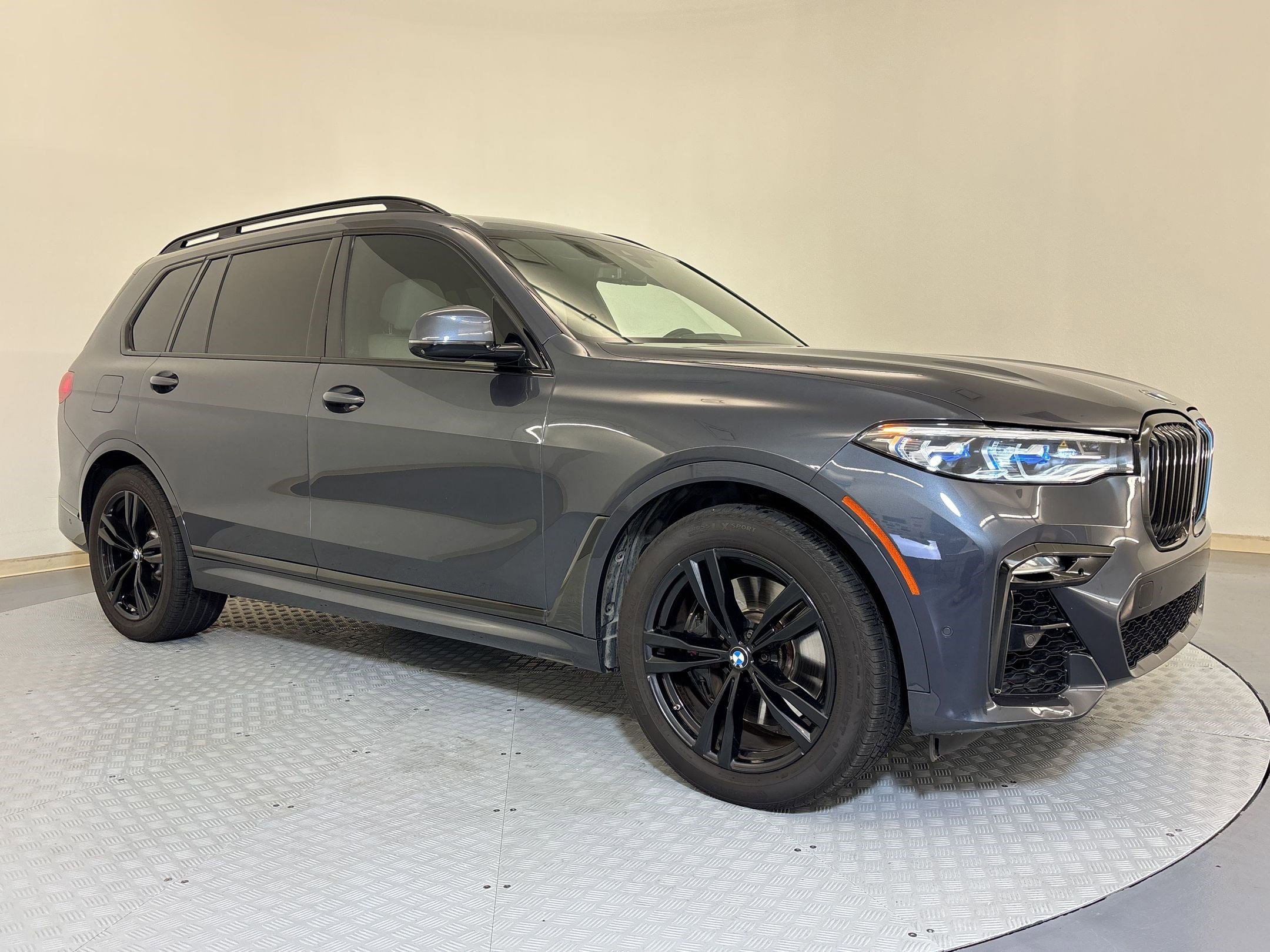 Used 2021 BMW X7 M50i w/ Dynamic Handling Package AWD/4WD image 7