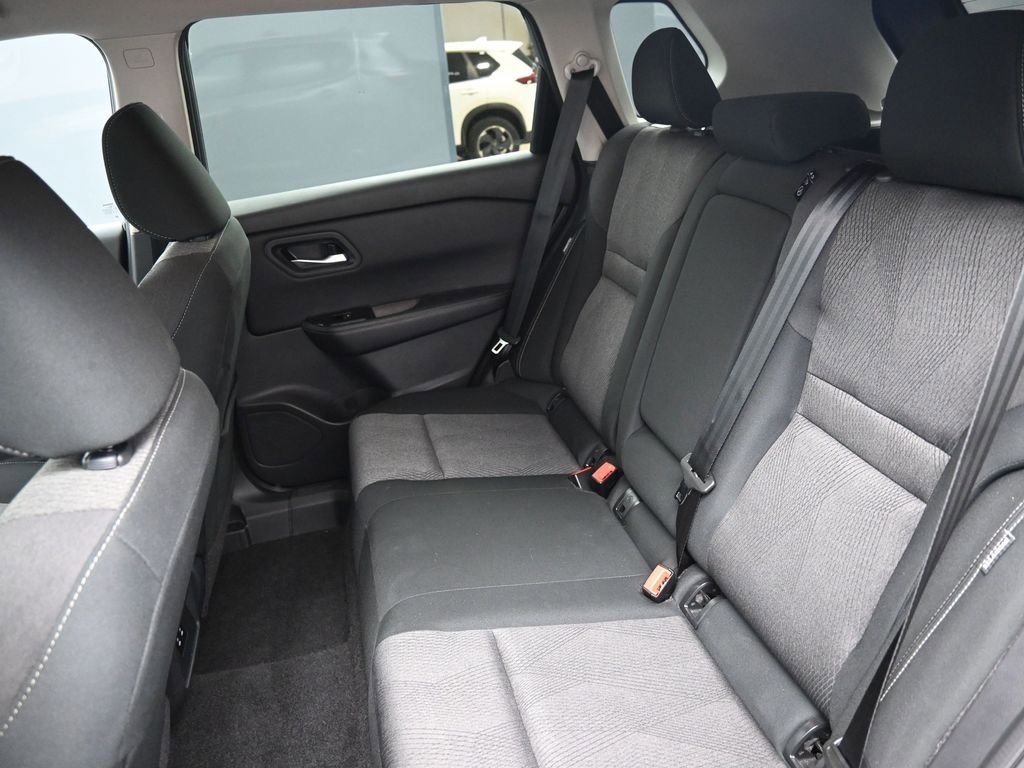 Used 2025 Nissan Rogue SV AWD/4WD image 23