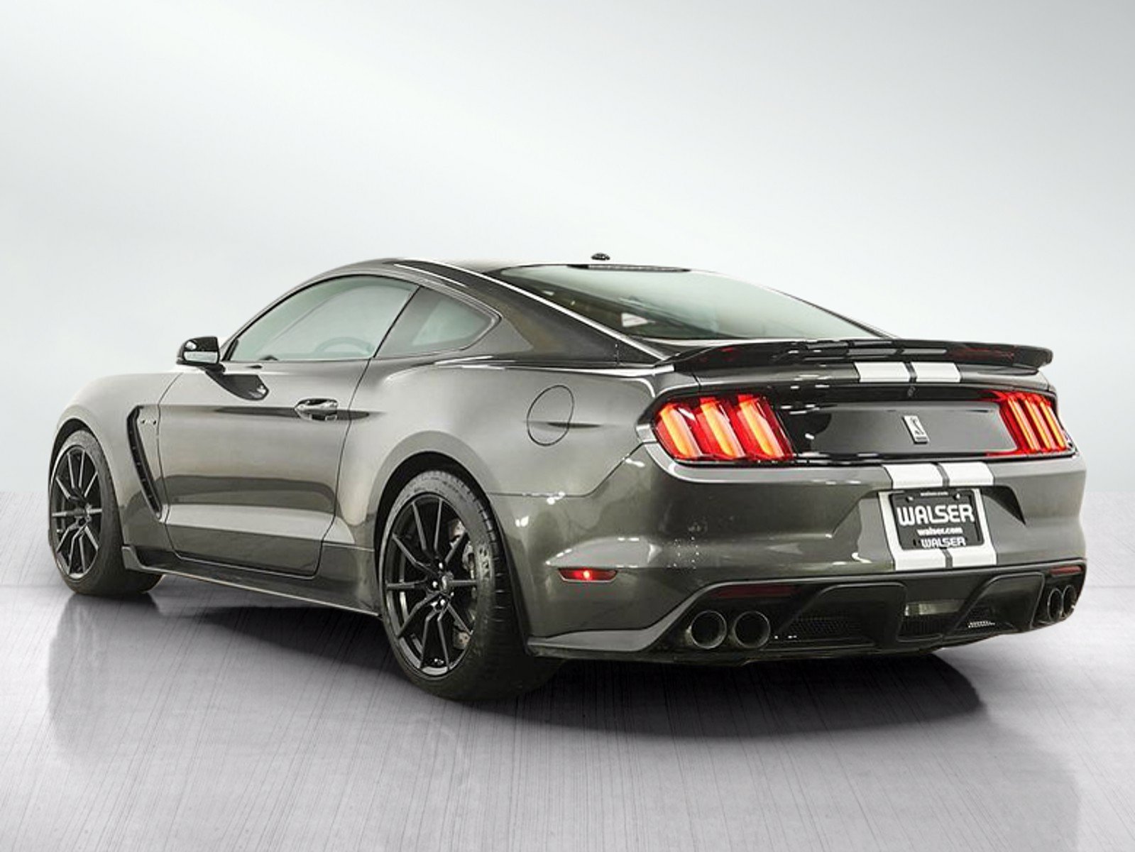 Used 2016 Ford Mustang Shelby GT350 w/ Technology Package RWD image 3