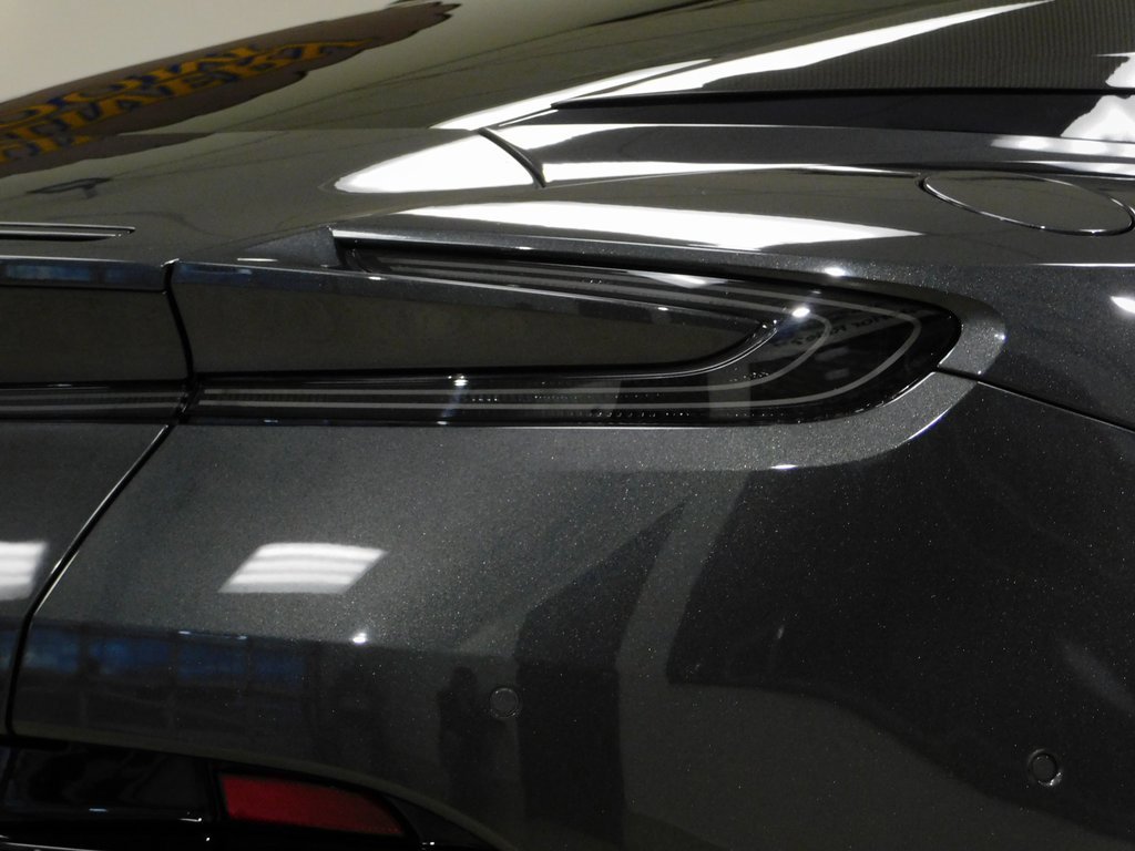 Used 2020 Aston Martin DB11 AMR image 86