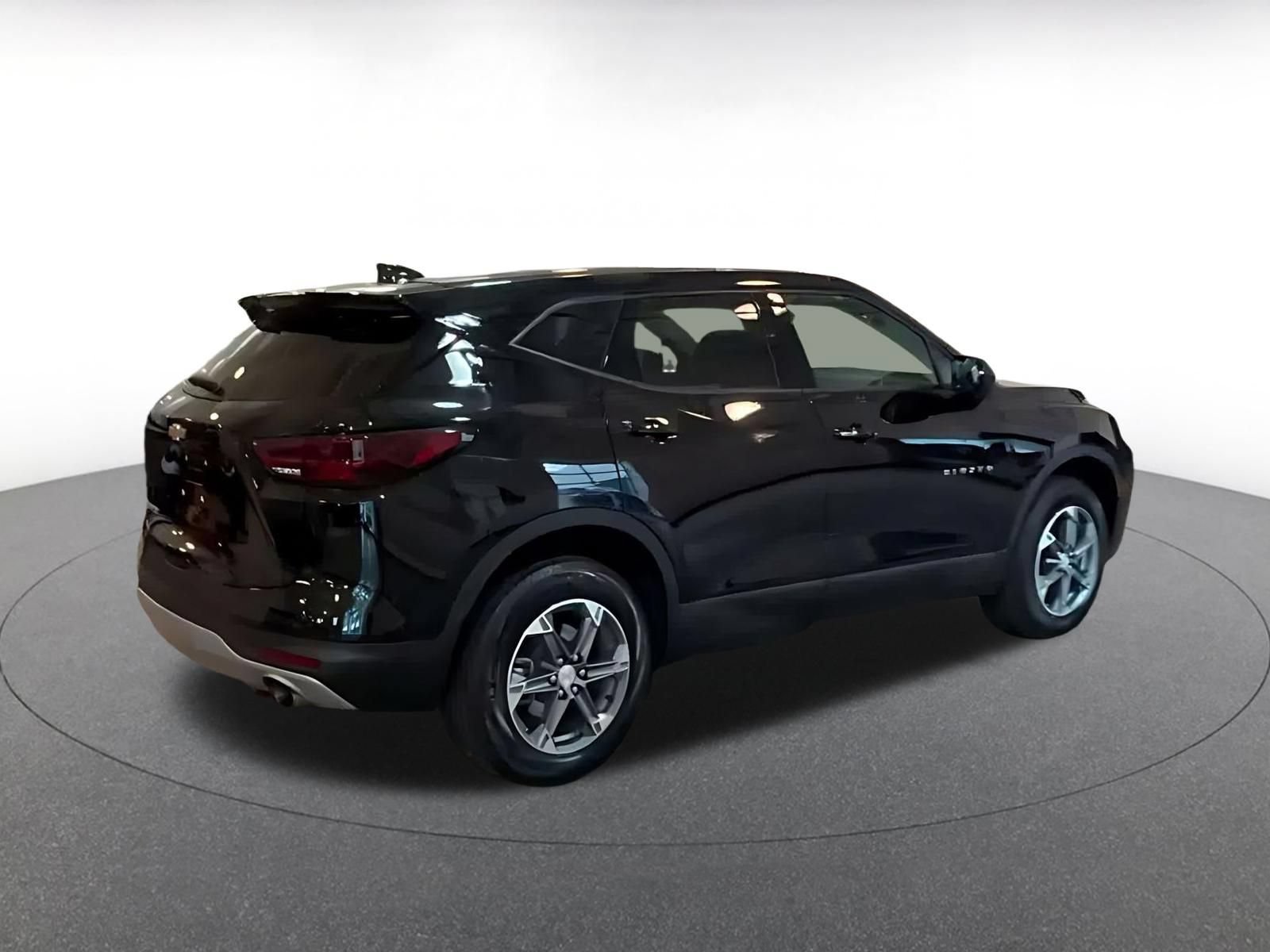 Used 2025 Chevrolet Blazer LT FWD image 13