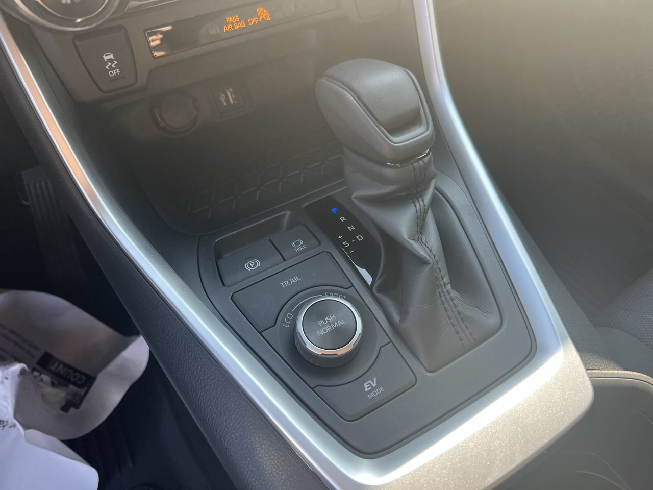 Used 2025 Toyota RAV4 XLE AWD/4WD image 26