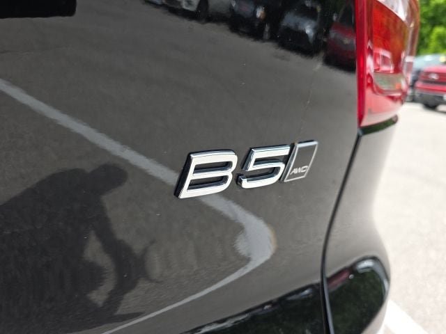 Used 2024 Volvo XC40 B5 Plus AWD/4WD image 13