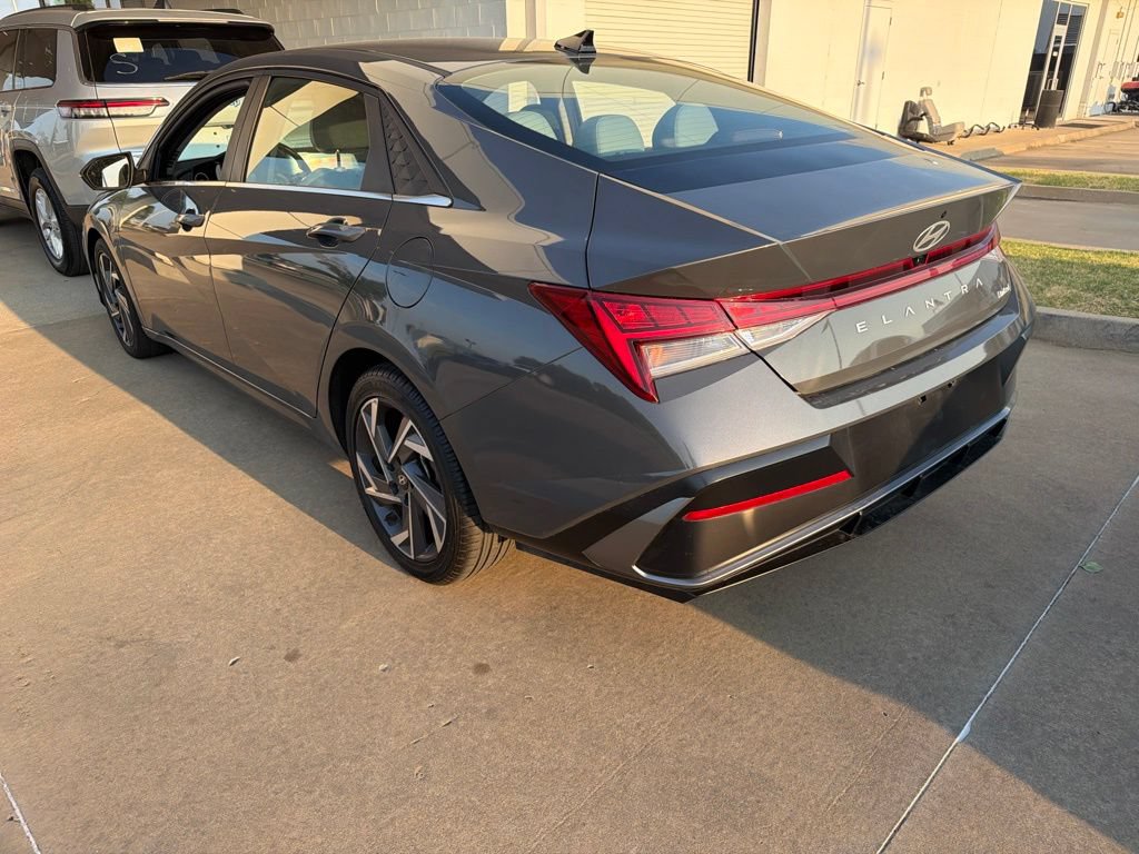 Used 2025 Hyundai Elantra Limited FWD image 6