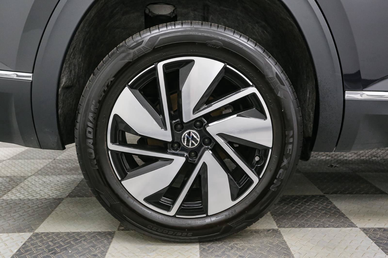 Certified 2025 Volkswagen Atlas SEL AWD/4WD image 19