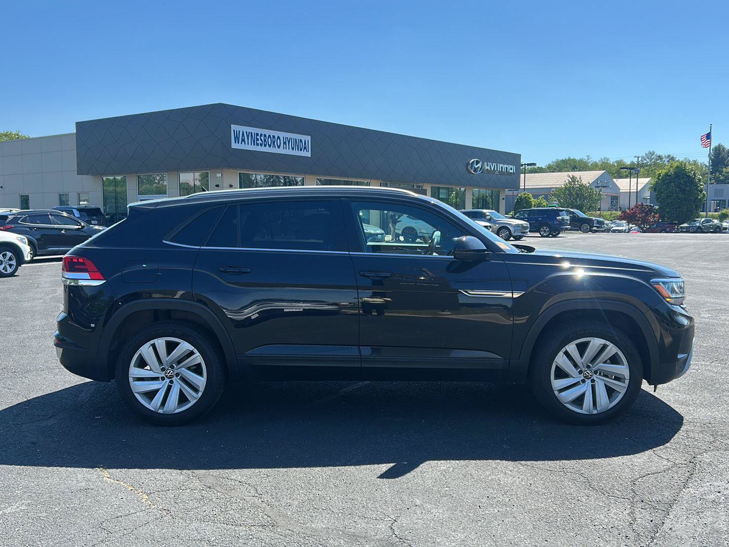 Used 2022 Volkswagen Atlas Cross Sport SE AWD/4WD image 9