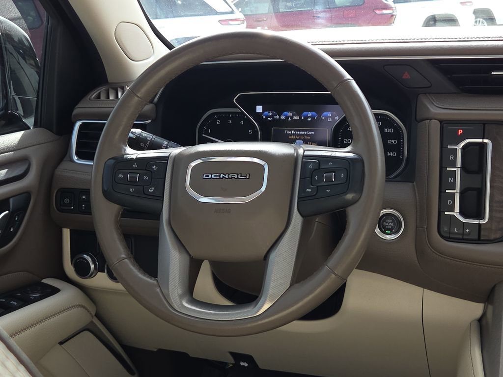 Used 2021 GMC Yukon XL Denali w/ Denali Premium Package RWD image 14