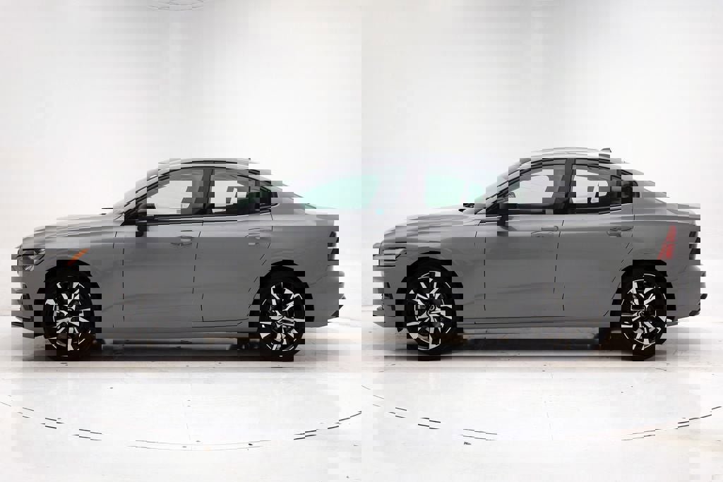 Used 2025 Volvo S60 B5 Core image 7