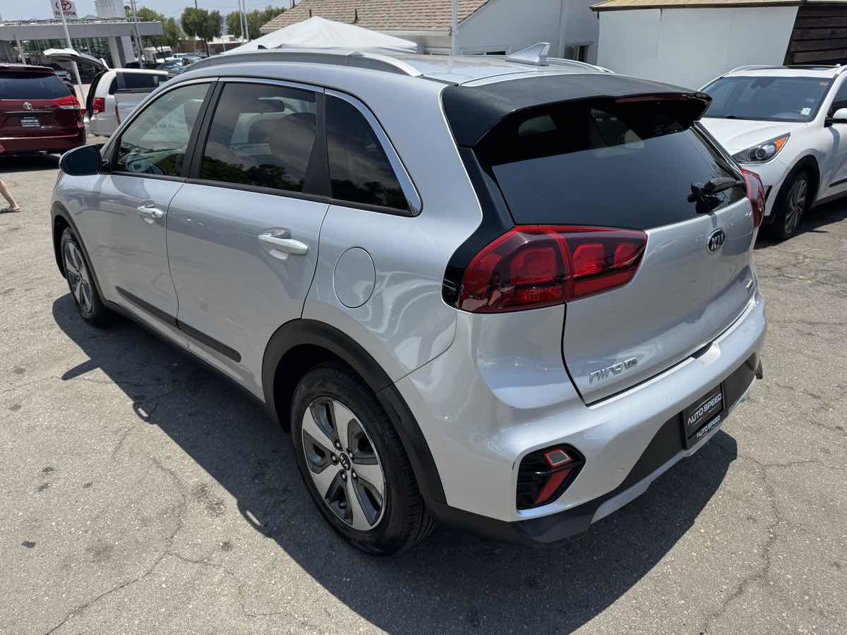 Used 2020 Kia Niro LX image 4