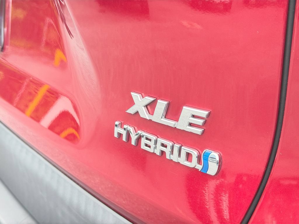 Used 2021 Toyota RAV4 XLE w/ Convenience Package AWD/4WD image 16