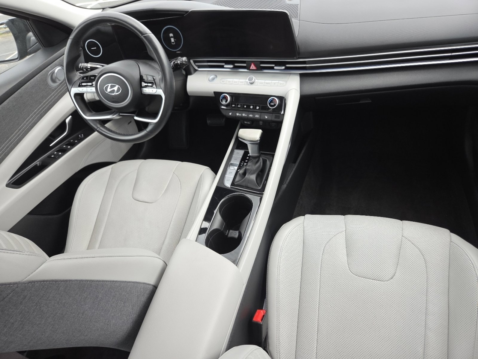 Used 2021 Hyundai Elantra Limited image 26