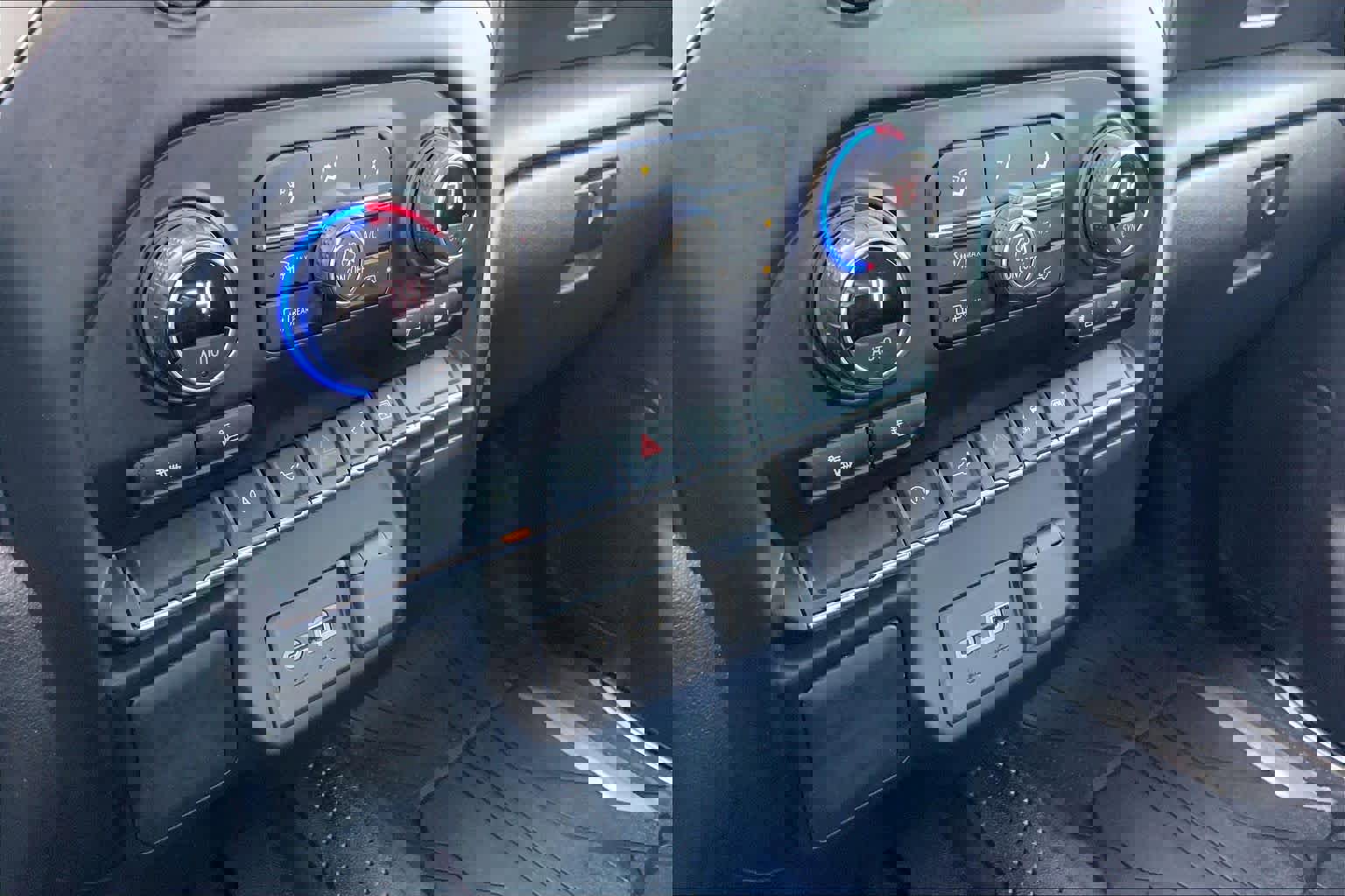 Used 2021 Chevrolet Silverado 1500 LT image 32