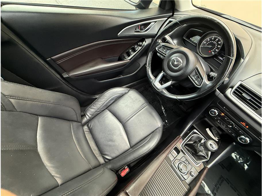 Used 2018 MAZDA MAZDA3 Touring FWD image 10