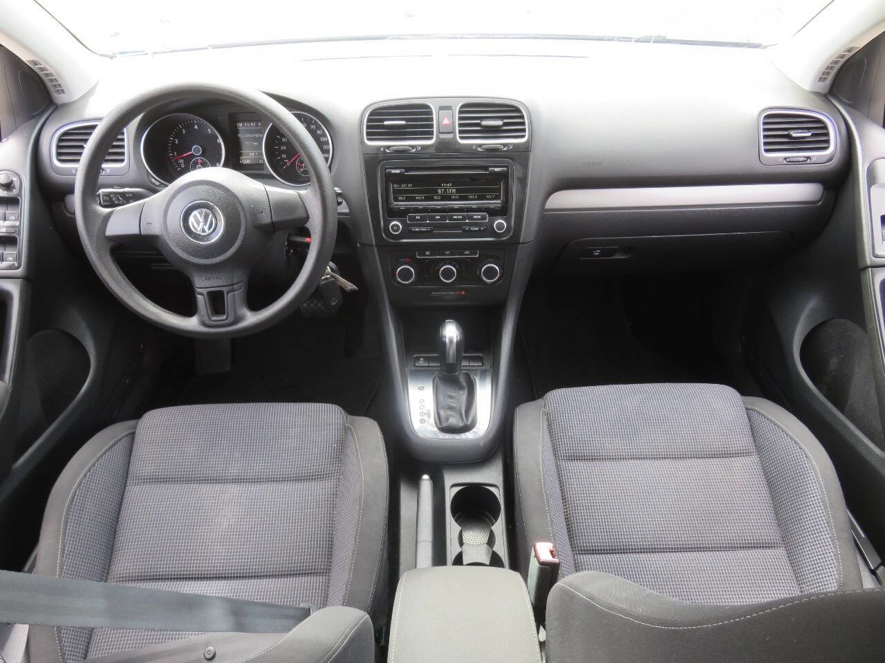 Used 2014 Volkswagen Golf 4-Door image 11