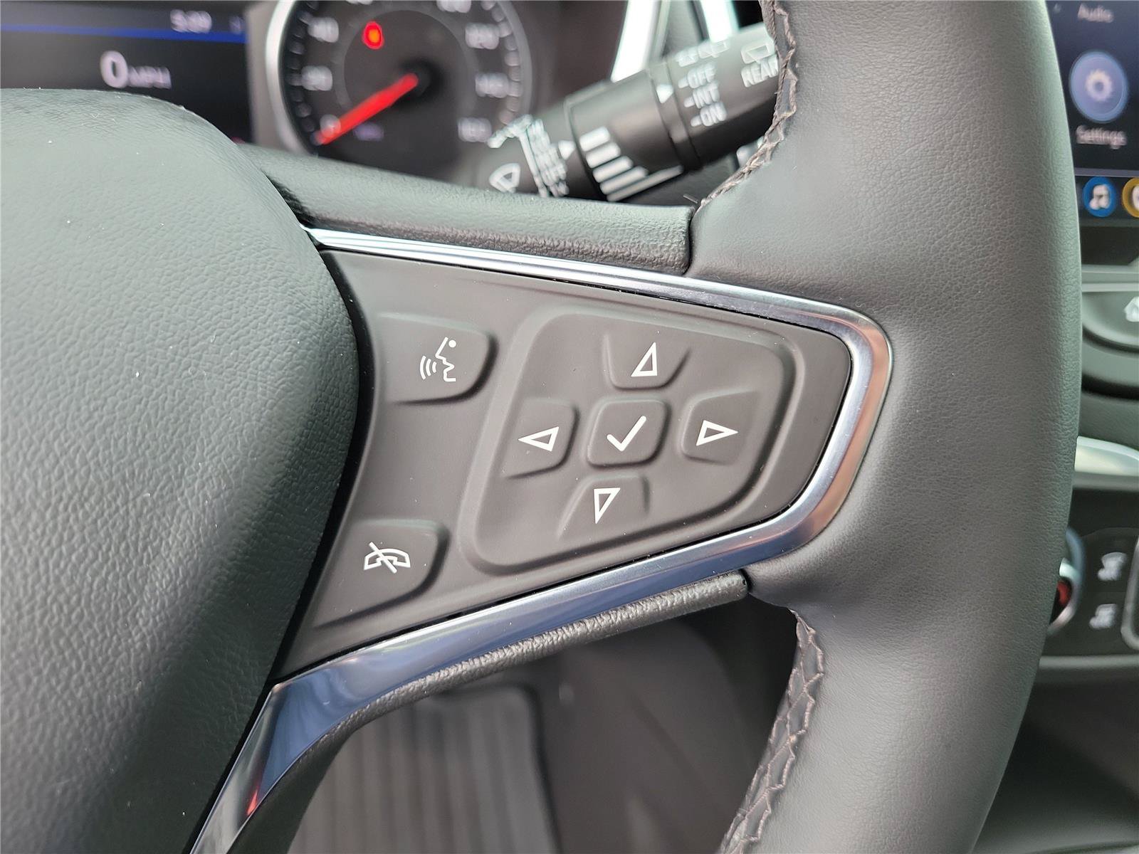 Used 2024 Chevrolet Equinox LT FWD image 26