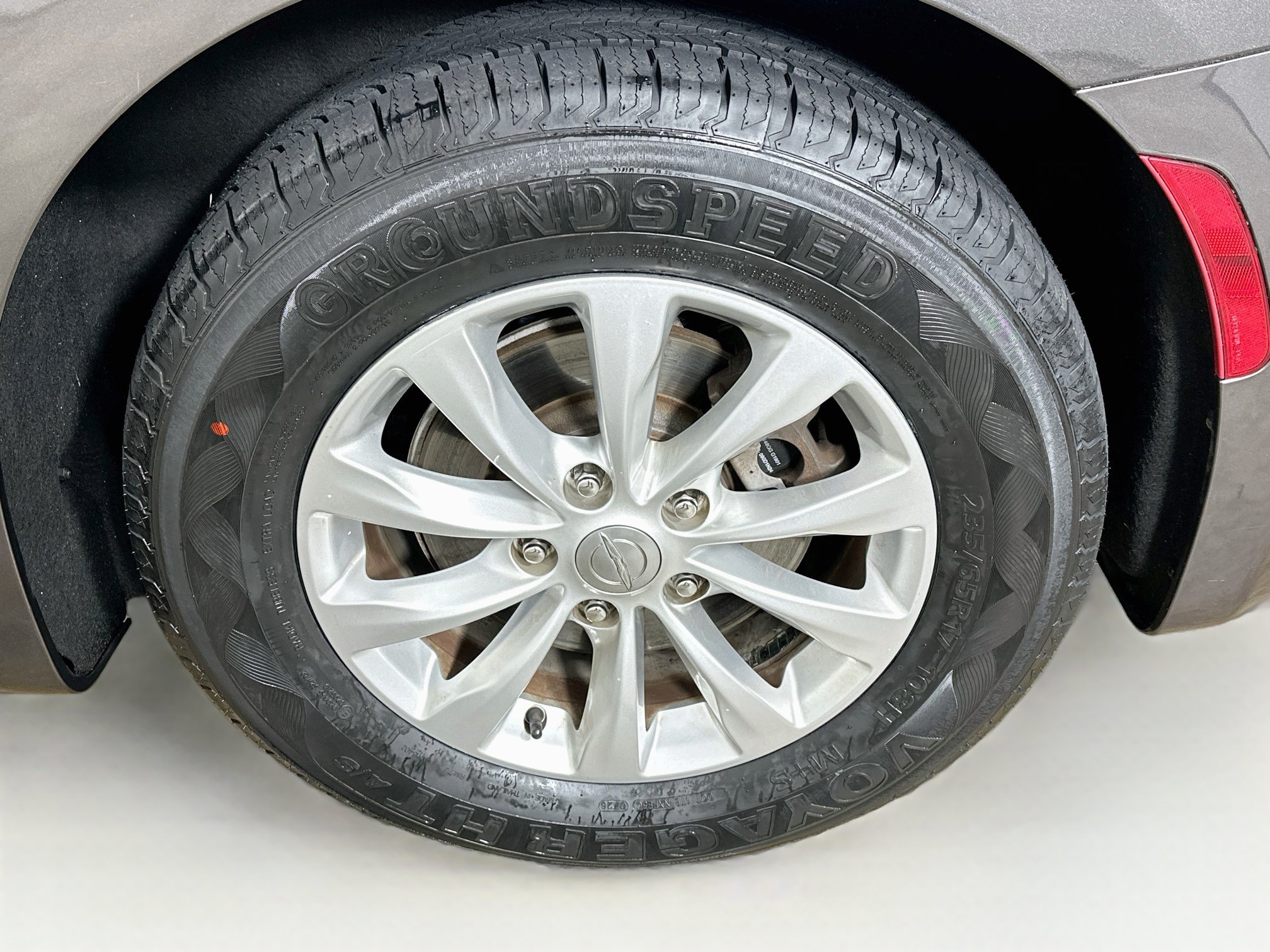 Used 2018 Chrysler Pacifica Touring-L FWD image 11