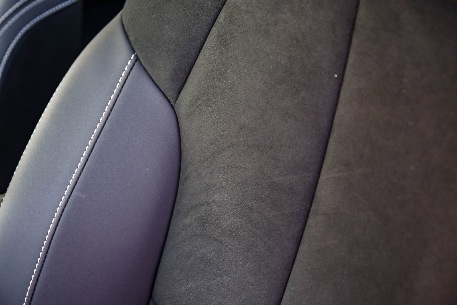 Used 2023 Volvo XC40 Recharge Plus image 30