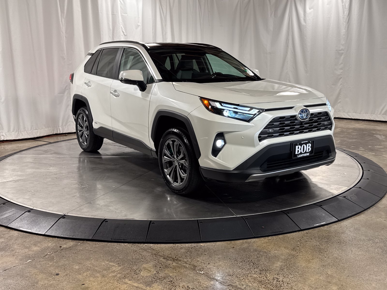 Used 2022 Toyota RAV4 Limited AWD/4WD image 10